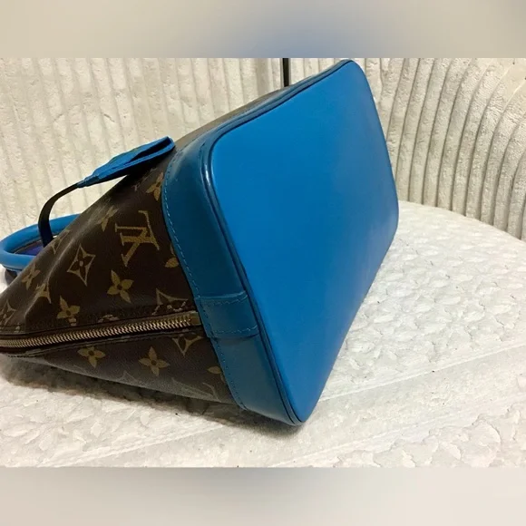 Louis Vuitton Alma - Picture 13 of 16